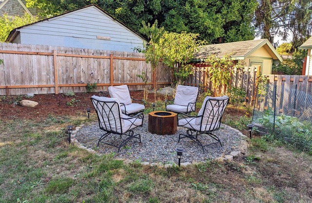 Charming, Pet-Friendly Roseway House