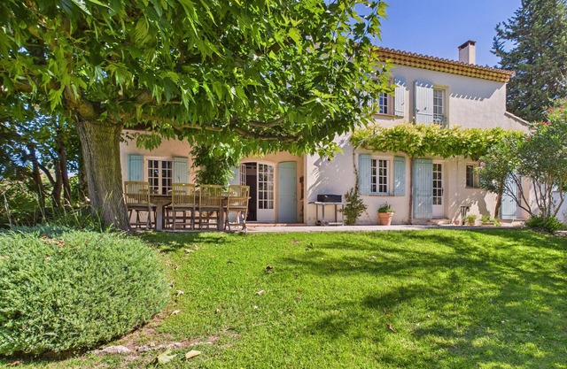 Charming Provencal House with Pool Near Village – Sleeps 8, Perfect for Summer!