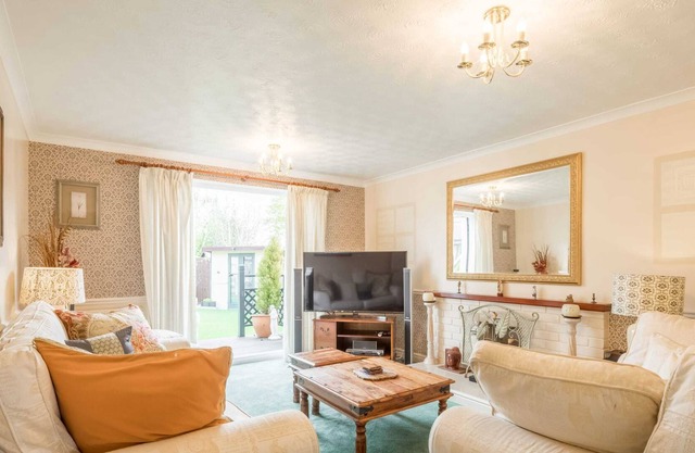 Charming & Quiet 4 Bedroom Residential Home