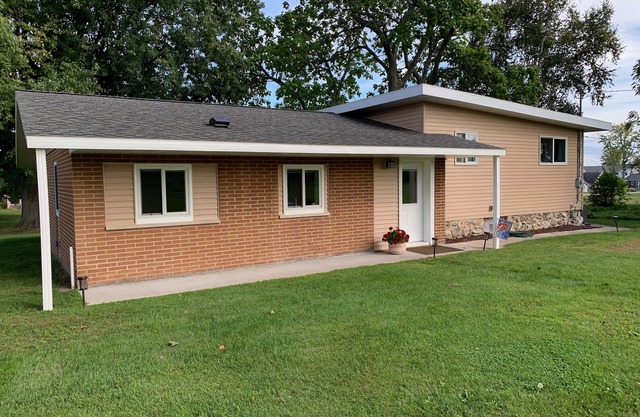 Charming Red Brick House with Elk Lake Access