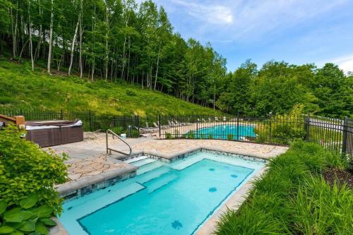 Charming redesigned condo-10 Minutes from Mountain