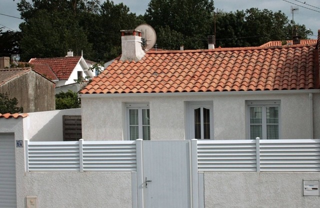 Charming Renovated House Near Beach and Shops with Private Garden