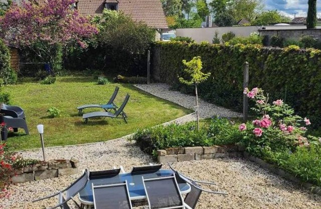 Charming Renovated House with Garden & Modern Comfort, Near Historic Moulins