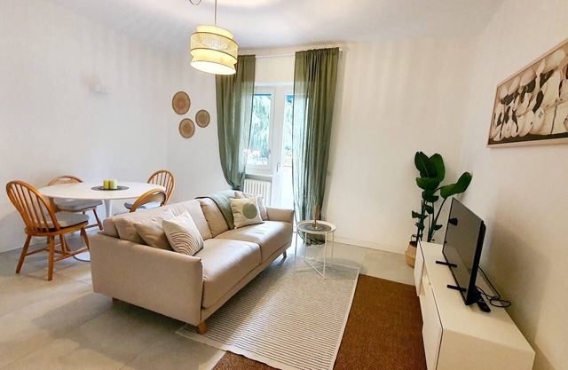 Charming renovated one-bedroom apartment, just minutes from the subway