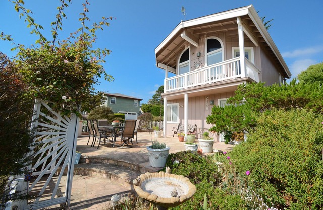 Charming Rental on Marine Terrace! Fabulous Location, Pet-Friendly Too!