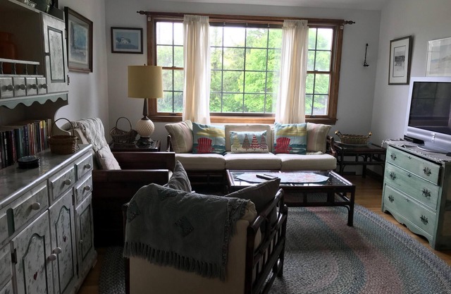 Charming rental. Pond Village area,