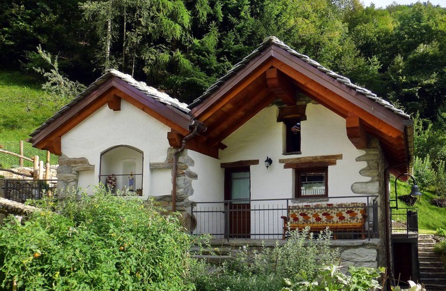 Charming, restored cottage sleeps 4