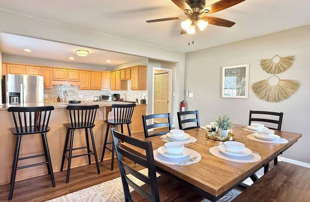 Charming Retreat - 5 minutes from All Star Village!