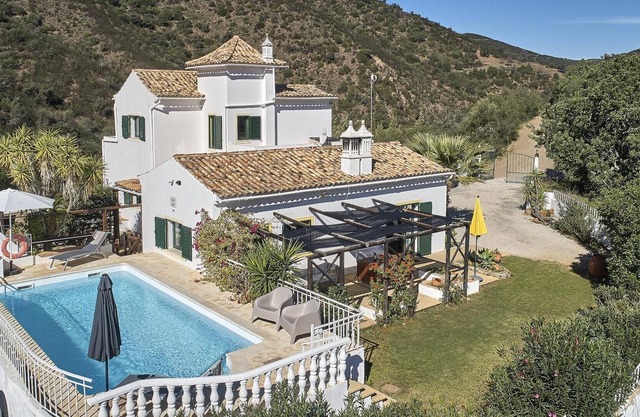 Charming Rural Retreat, A/C, Private Pool & Beautiful Views - 11km from the Coastal Town of Tavira!