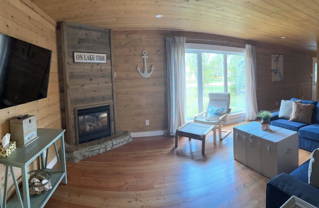 Charming Rustic 4 Season-Cottage in Gimli. Great for Hunting or fishing trips