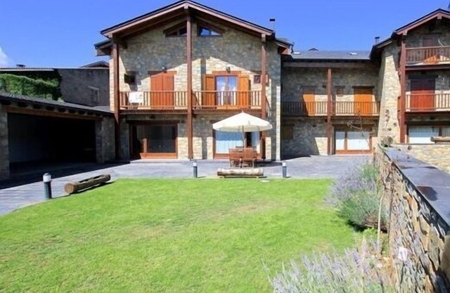 Charming stone and wood house maximum 10 people
