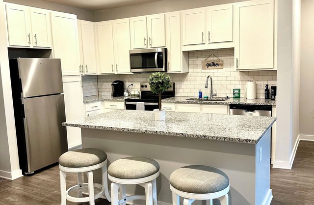 Charming Sanford 2BR - Your Comfortable Home with WiFi & Fitness Room