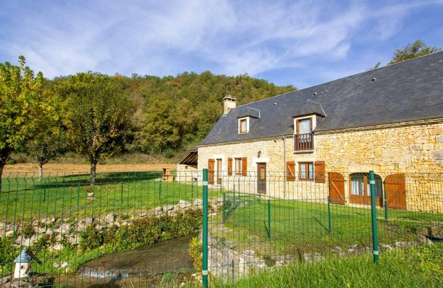 Charming Secluded House with Wood Stove, Near Dordogne and Sarlat, Pet-Friendly