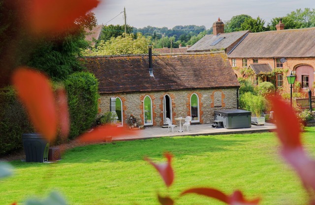 Charming Shropshire Cottage w/Private Hot Tub, Ice Bath & BBQ