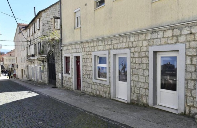 Charming Sinj Town Studio Apartments - Studio Apartments
