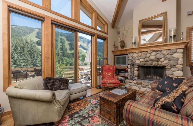 Charming Ski Condo, Walking Distance To Warm Springs Ski Lift