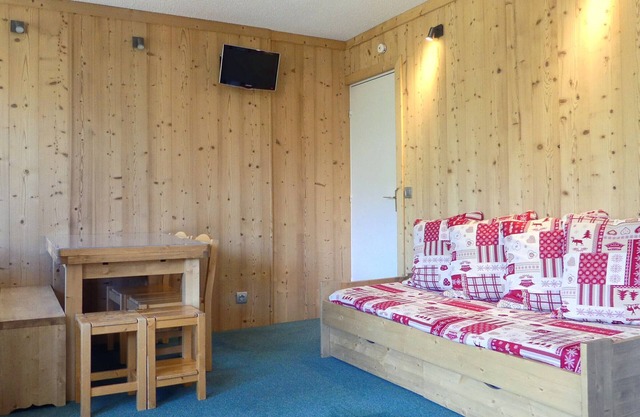 Charming Ski-In/Ski-Out Studio with South-Facing Balcony - Sleeps 4