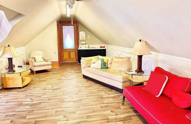Charming,Spacious Apartment in the Heart of the Historic City of Old Terrebonne
