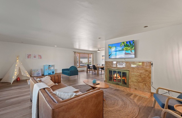 Charming Spacious Comfort Near Tosa - 24 min from Airport