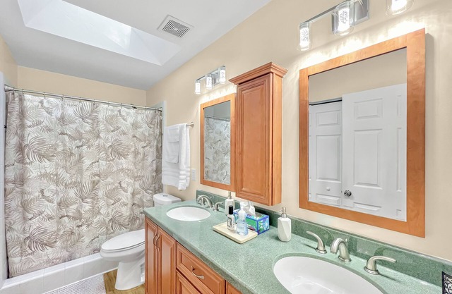 Charming, Spacious & Family Friendly Home in GNV!