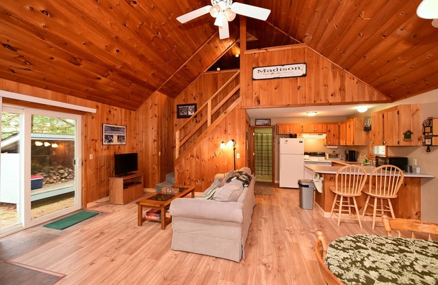 Charming Standalone Home, Close to Sandy Beach w 2 Kayaks
