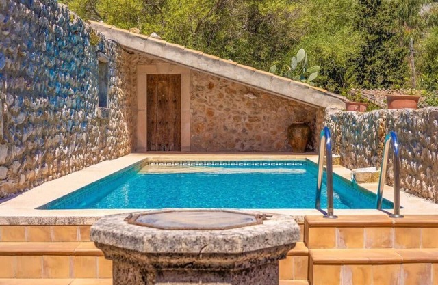 Charming stone clad family villa with pool La Font