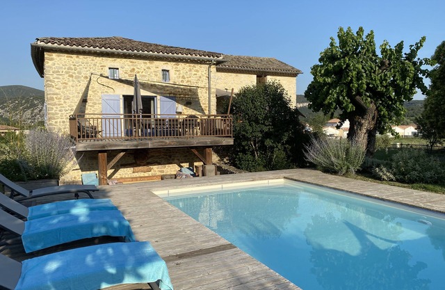 CHARMING STONE HOUSE WITH POOL, CLOSE TO THE CENTER OF VALLON PONT D'ARC