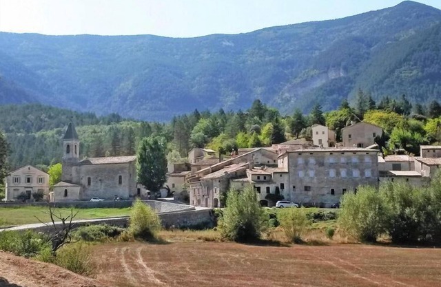 Charming stone cottage, Savoillans