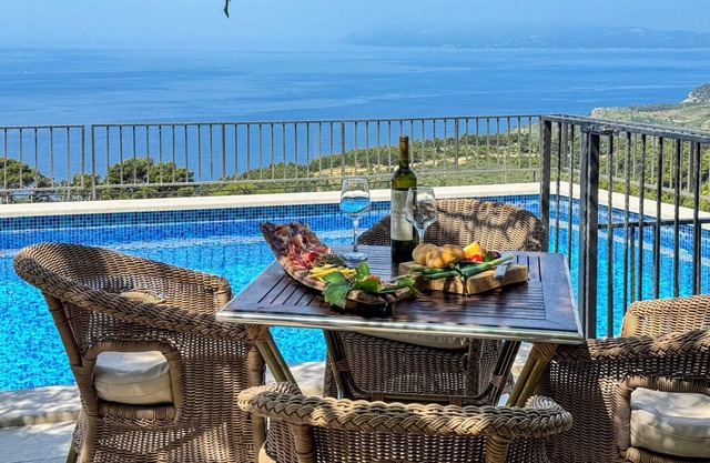 Charming stone house above Tučepi with pool, sea view, barbecue, wifi