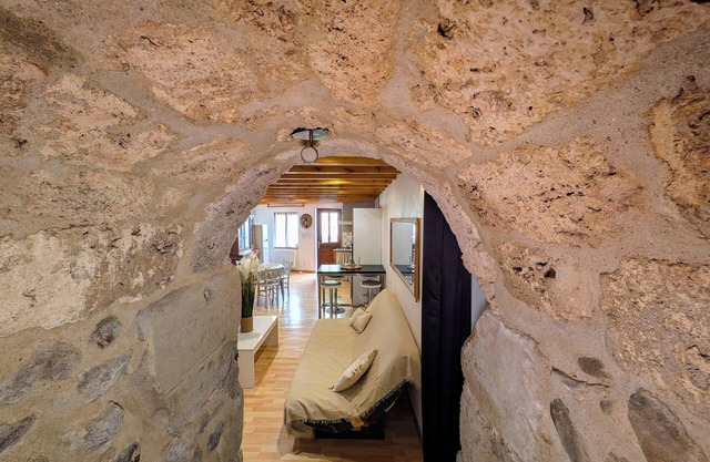 Charming stone house with terrace & barbecue, near valence