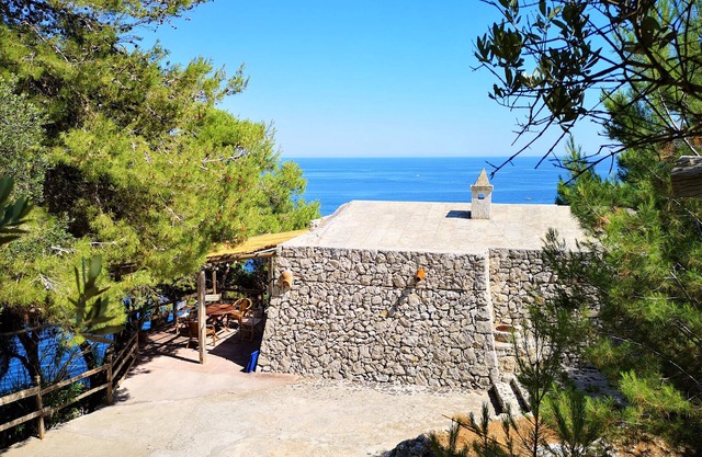 Charming stone trullo with sea access (house F)