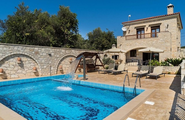 Charming Stone Villa, A/C, Private Pool (Children's Section) in Asteri Village - 10mins to Beaches!