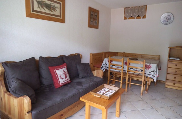 Charming Studio, Village Center, South Terrace, Near Ski Pistes, Sleeps 4
