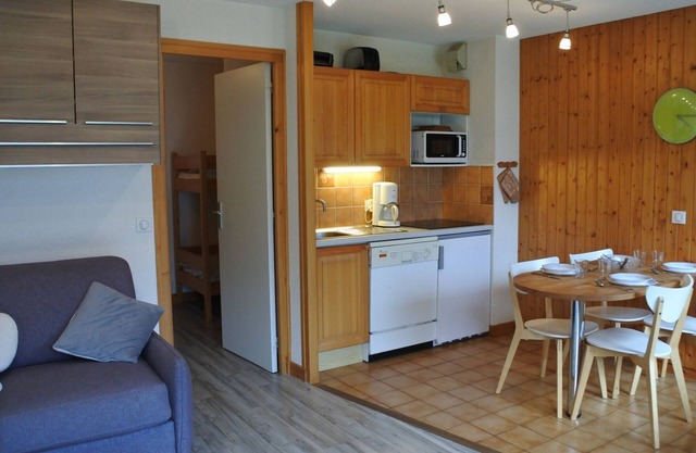Charming Studio at the Foot of Pleney Slopes, Morzine - Sleeps 4 - Balcony, Parking, Ski Locker