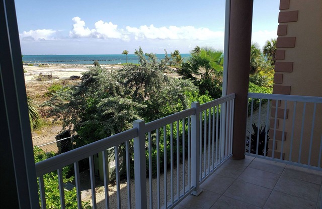 Charming Studio by the Beach w/Pool Access & Friendly Vibes for a Relaxing Stay