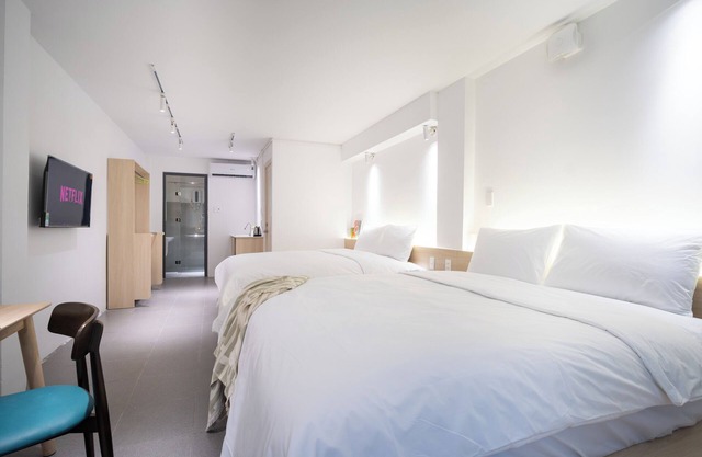 Charming studio for 4 guests with WiFi and AC in lovely Hồ Chí Minh