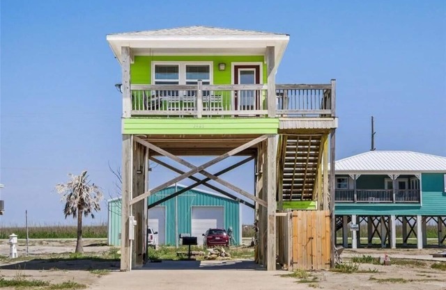 Charming Studio house with WiFi & AC in brilliant Holly Beach, La