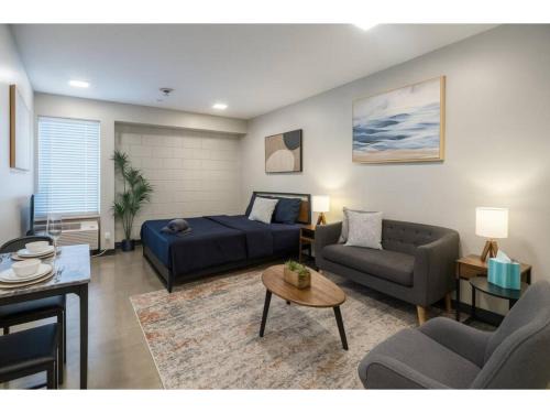 Charming Studio in Historic Five Points South 06