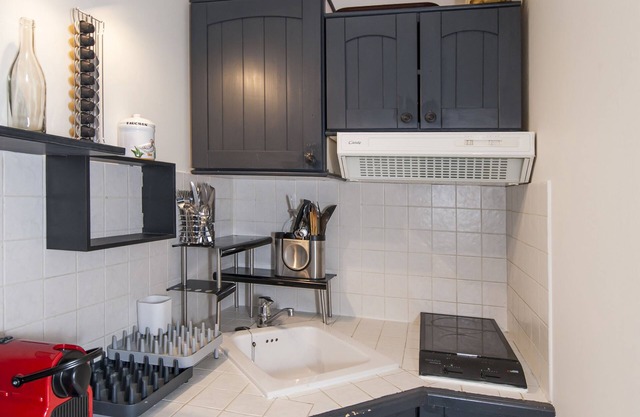 Charming studio in the Halles, near the Louvre, insurance included
