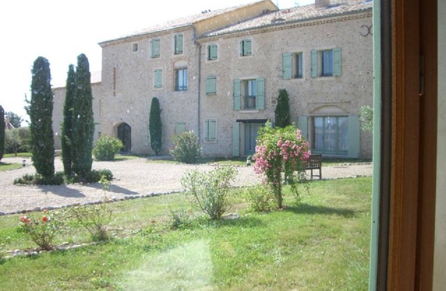 Charming studio in Valensole with pool access
