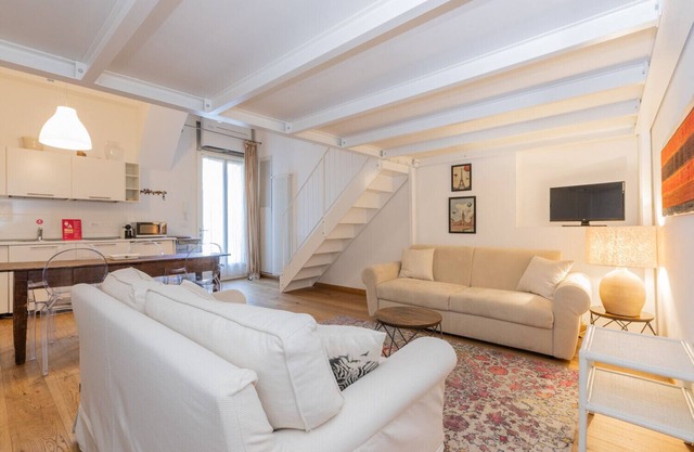 Charming Studio near Piazza Castello by Wonderful Italy