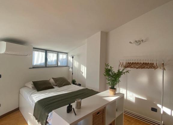 Charming studio next to Fiera with Terrace and parking