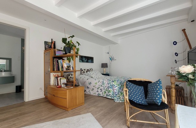 Charming studio on the edge of the forest in a pleasant, peaceful setting.