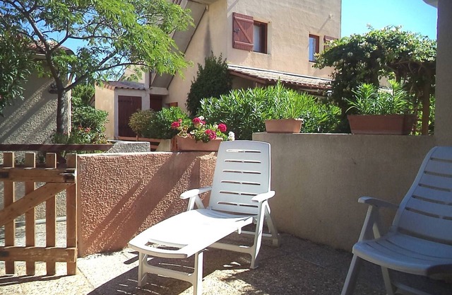 Charming Studio with Mezzanine, Pool & BBQ - Close to Beach in Gruissan