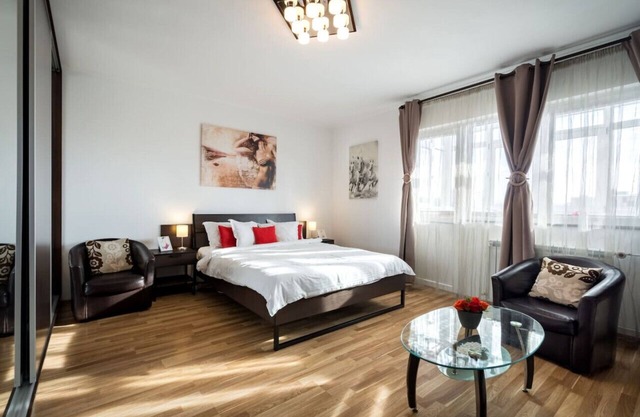 Charming Studio with View – Steps from Titan Metro & Park