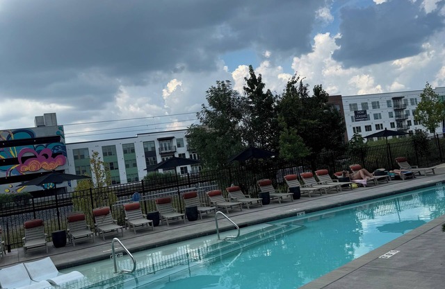 Charming studio with AC, fitness room, WiFi in delightful Charlotte