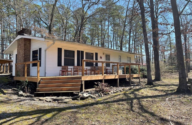 Charming Summer Getaway 3-bedroom house in enchanting Mount Ida with WiFi, AC