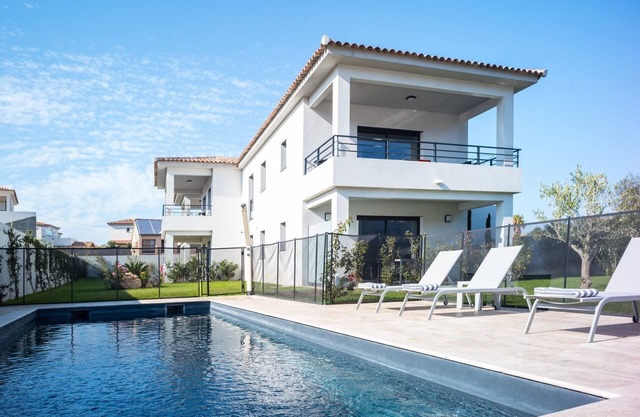 Charming T2 apartment with pool in ILE-ROUSSE number 8