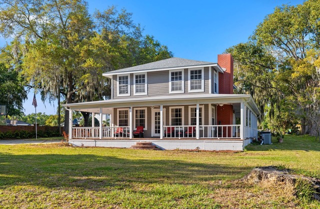 Charming Tampa Lakehouse - Prime Location close to everything!