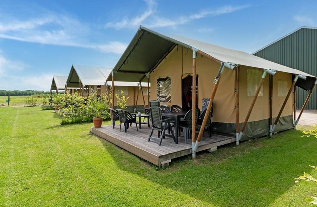 Charming tent lodge in Drents Landschap with balcony